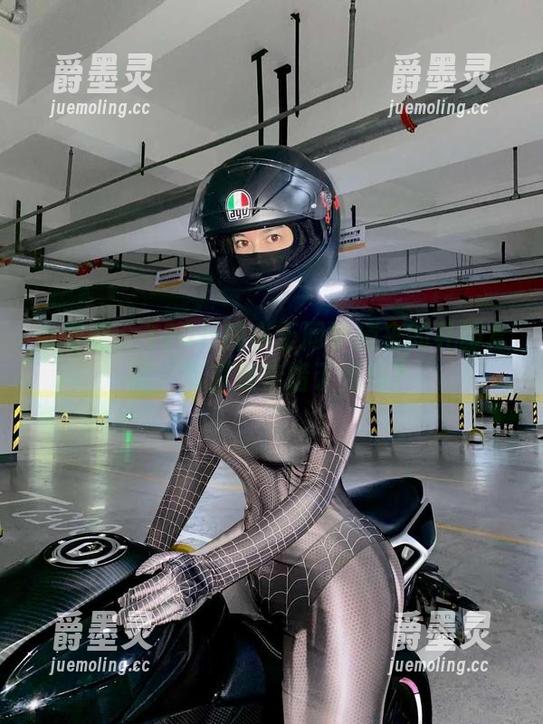 微密圈 - 120斤的小王同学捎来的礼服套图，简直是走错了秀场？