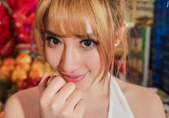 AISS爱丝(钻石版) – 在陈雅漫的私拍里，裤里丝好像成了新一代流行元素！