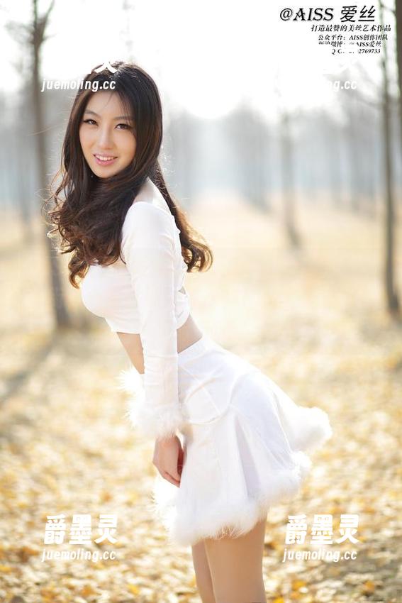 AISS爱丝(黄金版) - 亚美依的环游：一条街，一双丝袜，每一帧都是写真里的小旅行！