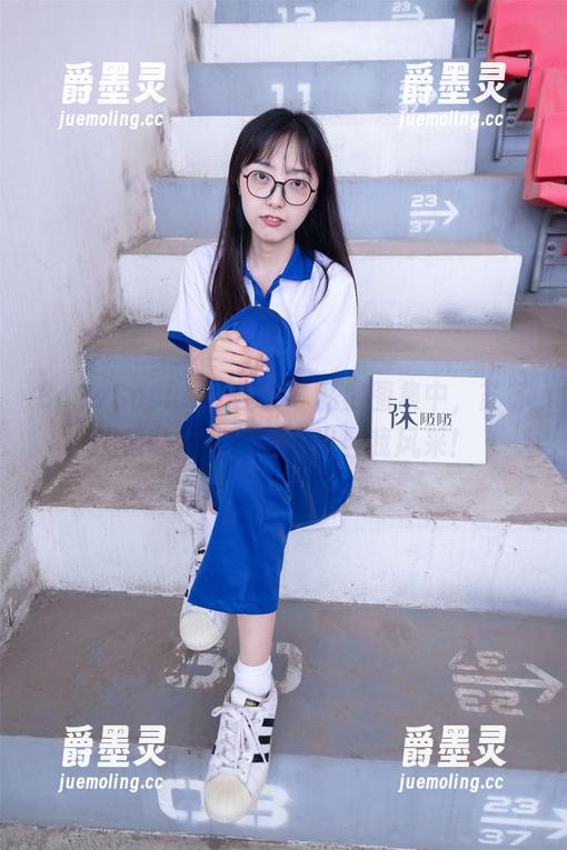 BoBoSocks袜啵啵 - 私房图集中，苏苏用板鞋就能‘踩’出自我风采！
