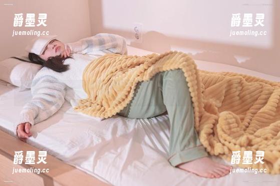 Dami(퀸다미)的校服作品，有种叫人难以移开目光的魅力