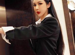 Feilin嗲囡囡 – 看这校服，梦小楠小夜猫的私拍原图，让我不知不觉陷入了那个年代。