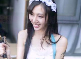 GIRLT果团网 – 这位空姐王语纯，写真中遮遮掩掩，唉，图包里面的话却满是诱惑。
