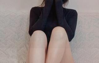微密圈 – 这不是广告，这是July芝岚的私拍图包，让你看到丝滑睡衣的另一面！