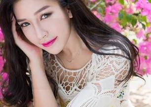 MiStar魅妍社 – 这组定制的泳装图片，斯戴媛Amy好像在跟水说悄悄话，超有想象空间，哈哈！