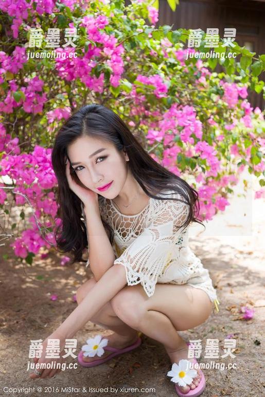 MiStar魅妍社-斯戴媛Amy MiStar魅妍社 - 这组定制的泳装图片,斯戴媛Amy好像在跟水说悄悄话,超有想象空间,哈哈!