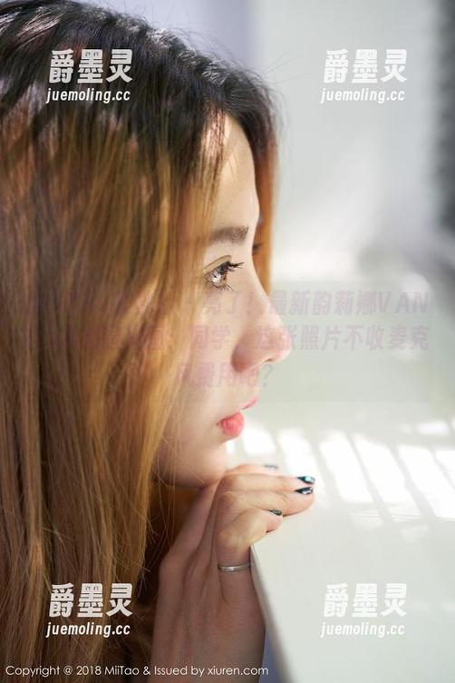 MiiTao蜜桃社-韵莉娜VANILLA MiiTao蜜桃社 - 亮了!最新韵莉娜VANILLA校园趣图:同学,这张照片不收麦克风费用吧?