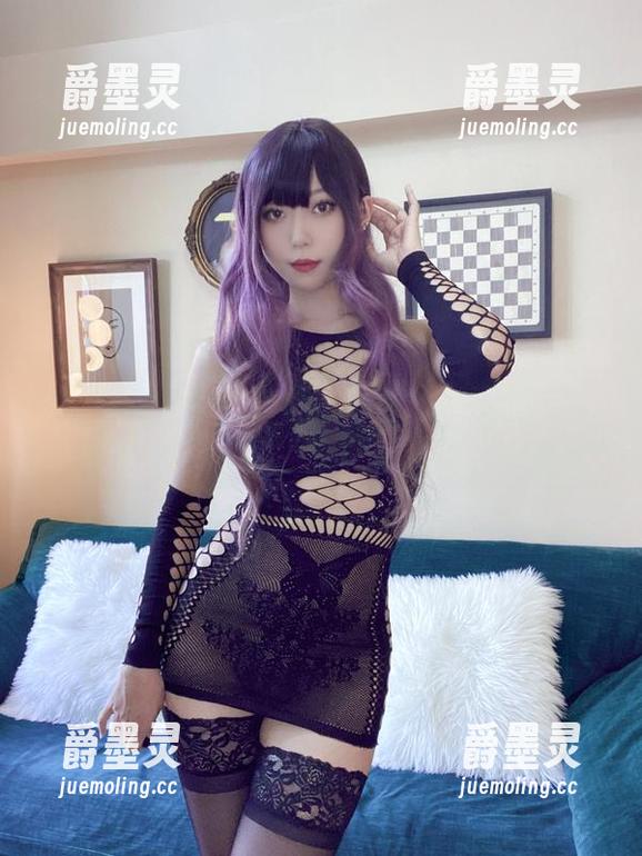 Money冷冷宽大白挂，高清写真的每一帧都透露着独特气息