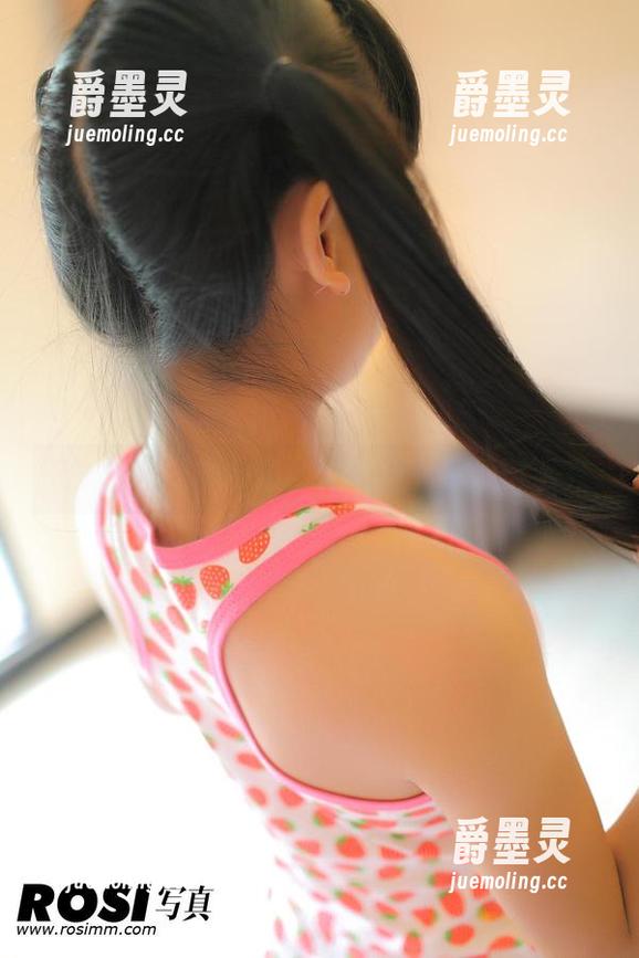 ROSI牛仔裤合集：无听众的单场时装秀