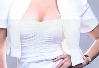 TuiGirl推女郎 – 作品合集中的艾栗栗美脚，认真欣赏的我内心一片荡漾