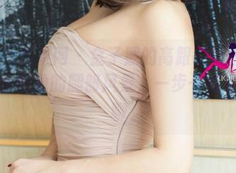UGirls尤果网 – 金子熙的高跟鞋全套图集：超乎想象的腿部风景，一步一步都不无聊