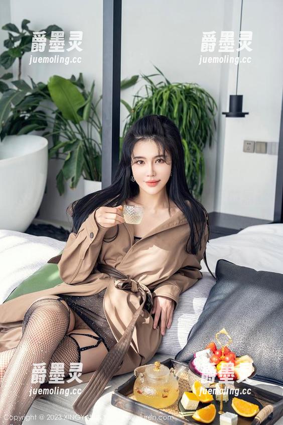 XINGYAN星颜社 - 观看Vily豆豆的黑丝，结果不小心目光就被“缠”住了～