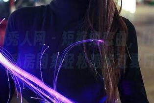 Xiuren秀人网 – 短裤如恋曲，lingyu69私房图集轻松踱步过夏日