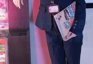Xiuren秀人网 – 不一样的角色扮演，容容容Alice的秘书有看头