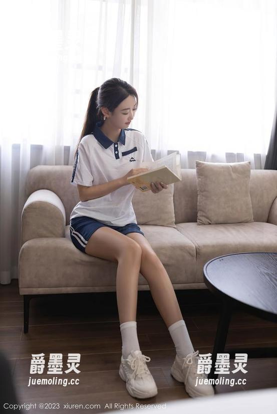 Xiuren秀人网 - 果果Nikki职业装：合集中藏着的不止是西装，还有些意想不到的便签
