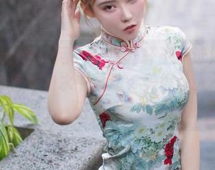 Xiuren秀人网 – 分享轩轩王子泳池图集，有种意外的水中灵动，美得让人不想移开目光。