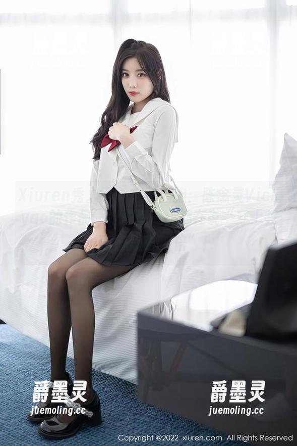 Xiuren秀人网 - 定制旗袍：陈念灵Vickyao的作品，好像每一寸都在说“穿上我，马上优雅10倍”！