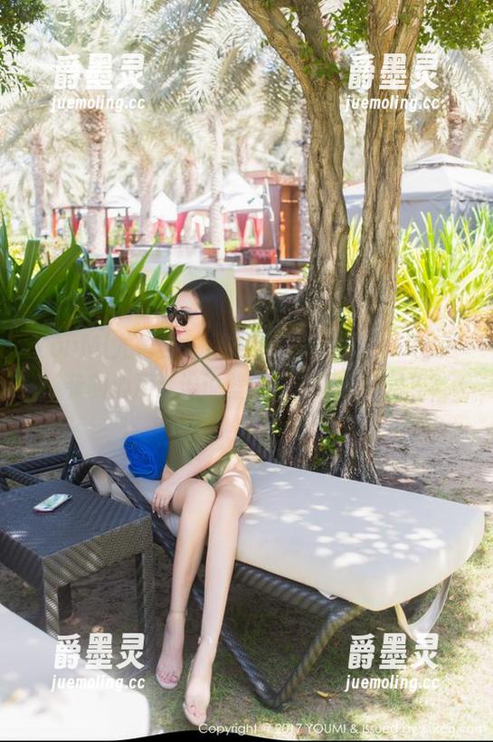 YouMi尤蜜荟 - 红裙对我来说是Emily尹菲的心声，谁说壁纸不能发出信号？