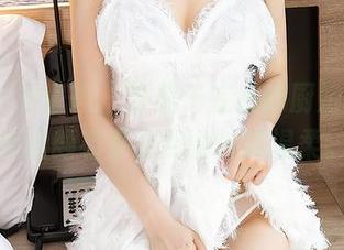 YouMi尤蜜荟 – 夏美子在线的厨娘模样，原图颇有那么点意外的温柔。