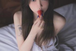 瞧，Yuka(유카)的最新作品——在泳池的每一幅图片都像极了一只想要逃离的海豚！