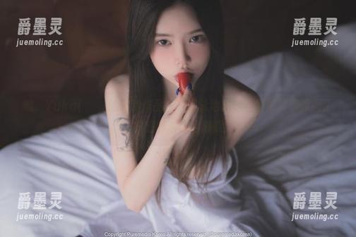 瞧，Yuka(유카)的最新作品——在泳池的每一幅图片都像极了一只想要逃离的海豚！