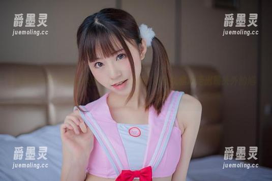 kitaro绮太郎的作品，JK小姐姐：如何优雅地走出镜头外的尴尬？