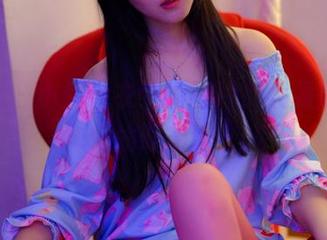 pans – 小倩泳衣中的图片，大海是否在偷偷盯着她？
