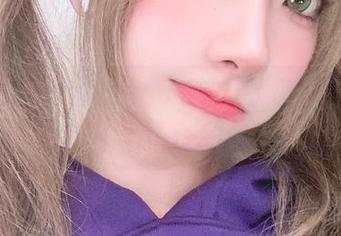 蜜汁暧昧？看Wendy的蛇女高清写真，就像一场悄悄的邂逅。