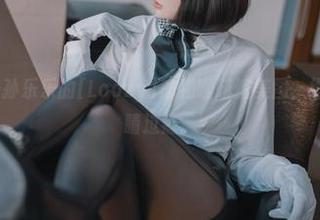 分享yeeun孙乐乐的[Loozy]恋物咖啡馆美图，细节满满，眼睛过瘾。