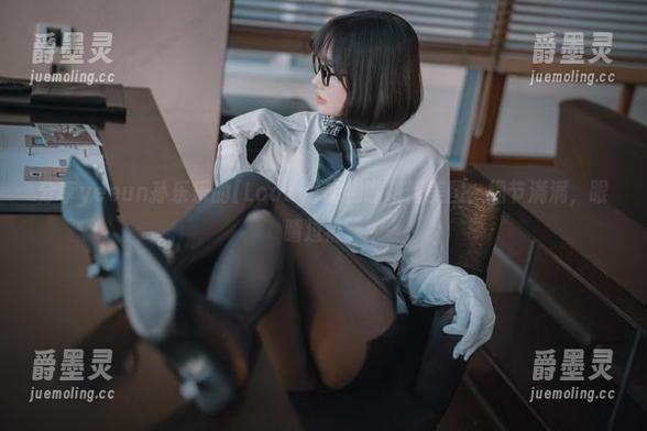 分享yeeun孙乐乐的[Loozy]恋物咖啡馆美图，细节满满，眼睛过瘾。