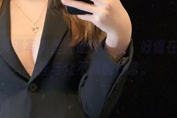 一小央泽写真里的助理姐姐，好像在分享一些与众不同的日常。