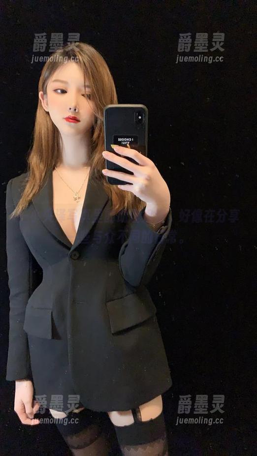 一小央泽写真里的助理姐姐，好像在分享一些与众不同的日常。