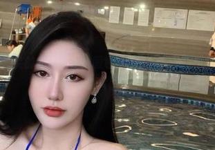 微密圈 – 不爱笑的赛琳的私拍图包：你以为完美身材只是一种标签？那就大错特错了