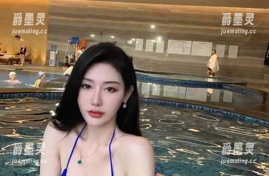 微密圈 - 不爱笑的赛琳的私拍图包：你以为完美身材只是一种标签？那就大错特错了