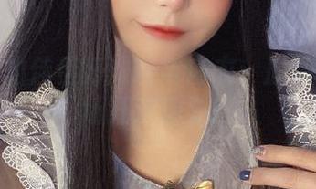 作品中的佳佳好难啊与内衣：原图就像一场狂欢派对！