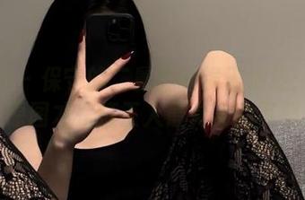 微密圈 – 保守的二舅妈的镜子情缘：无圣光原图才是打工人最真实的写照。