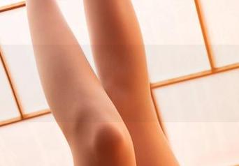 别眨眼！兔玩映画此次更新的写真集，光遗落在暗影中。