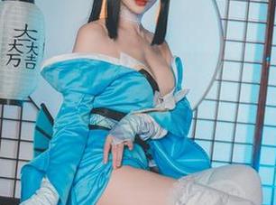 连衣裙大冒险，凉凉子cos出不一样的自己，先下载再琢磨！