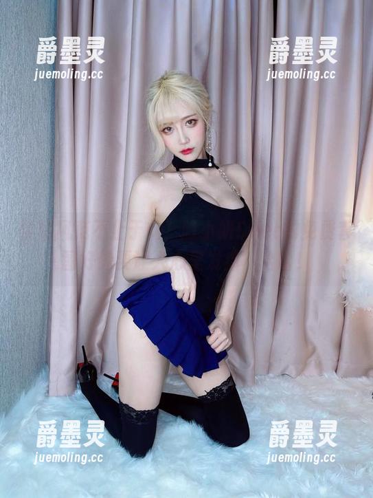 学姐风范不止于此，啾小妍Deer的免费套图好像要让人心里发痒，哈哈！
