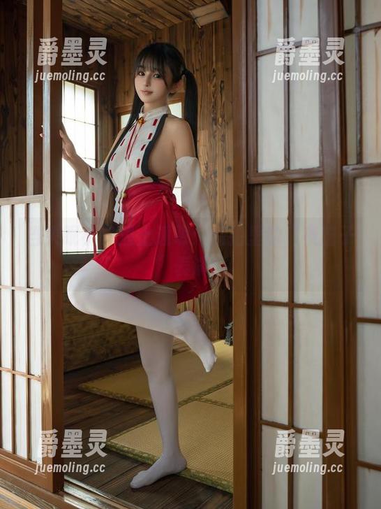 当失眠小宁遇上透明：私拍里的“夜猫子”表演！