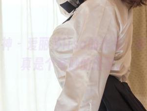 头条女神 – 爱丽莎lisa的作品：裤里丝，真是个奇妙的搭配。
