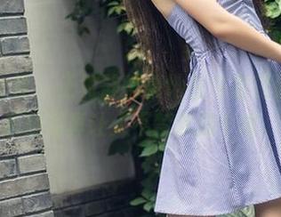 头条女神 – 王竹静悄悄地在浴室里偷懒，原图写真让人不禁想插个嘴。
