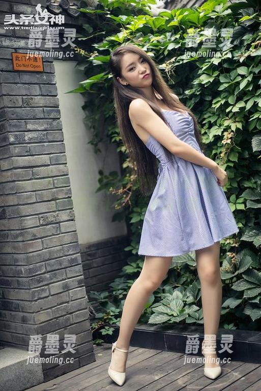头条女神 - 王竹静悄悄地在浴室里偷懒，原图写真让人不禁想插个嘴。
