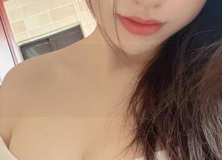 微密圈 – 这红皮衣穿在奶宝妹纸身上太犯规，图库免费下载一波走起！