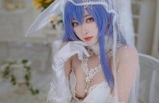 翻页，宫本樱的照片里，女王和你的心思撞个满怀。