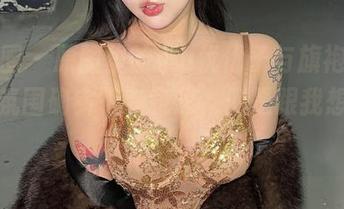 微密圈 – 原图里的小u优优子与旗袍，当下的氛围确实很有意思，倒是跟我想象的有点不一样。