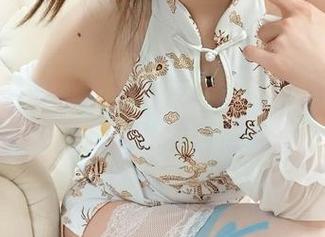 小女巫露娜和她的女友，原图照样震撼，更新我对这儿的百感交集。