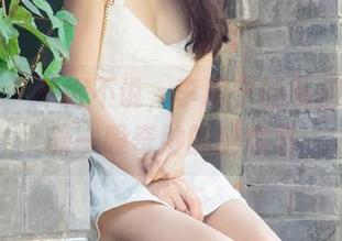 尤果网 – 不得不说，李思宁的私拍短裤透着一股奇妙的随意感