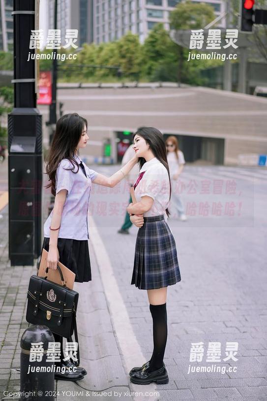 尤蜜荟 - 在线追踪周妍希的办公室冒险，原图与职场的现实完全不符，哈哈哈哈！