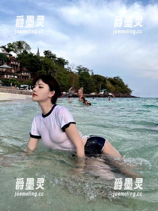 微密圈 - 就是阿朱啊在浴室的套图分享，让你“湿”意盎然，洗个澡不再无聊！